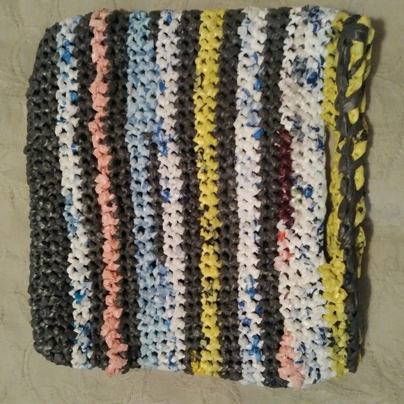 Handmade crocheted bag - Picture 2 of 2
